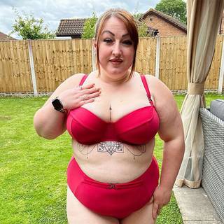 Flirtelle Verona Beach Padded Balcony Bikini Top Crimson as worn by @curvy_crazy_cute