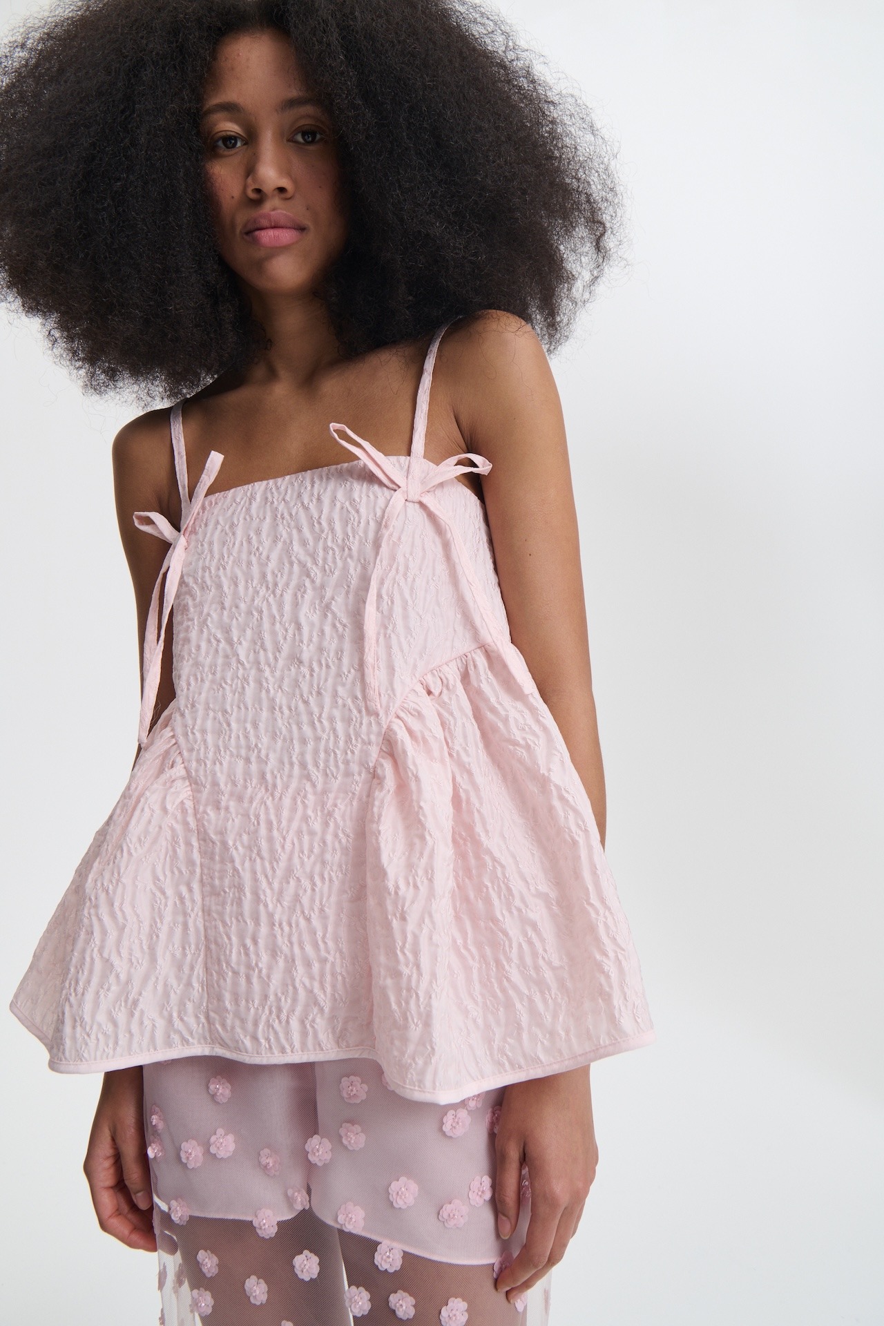 babylclub トップス ピンク AKIRA | TOP LOBELIA MATELASSÉ BLUSH PINK