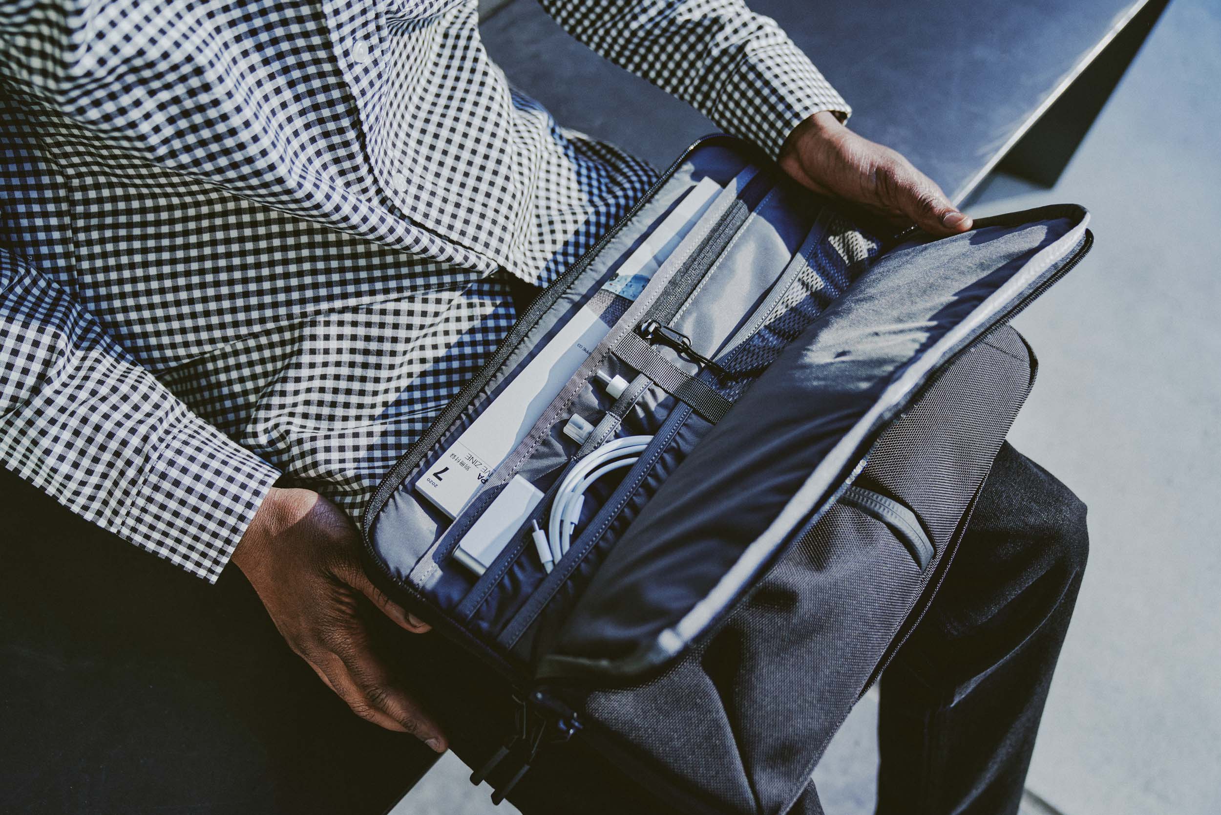 Aer Tech Folio 16インチ Aer_techfolio16_lifestyle_4.