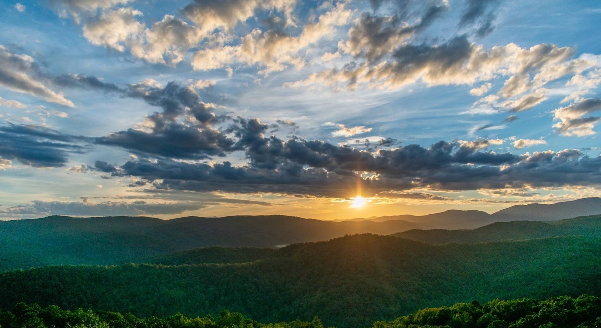 Sunset over the Appalachian Mountains to represent where to buy e-bikes in North Carolina