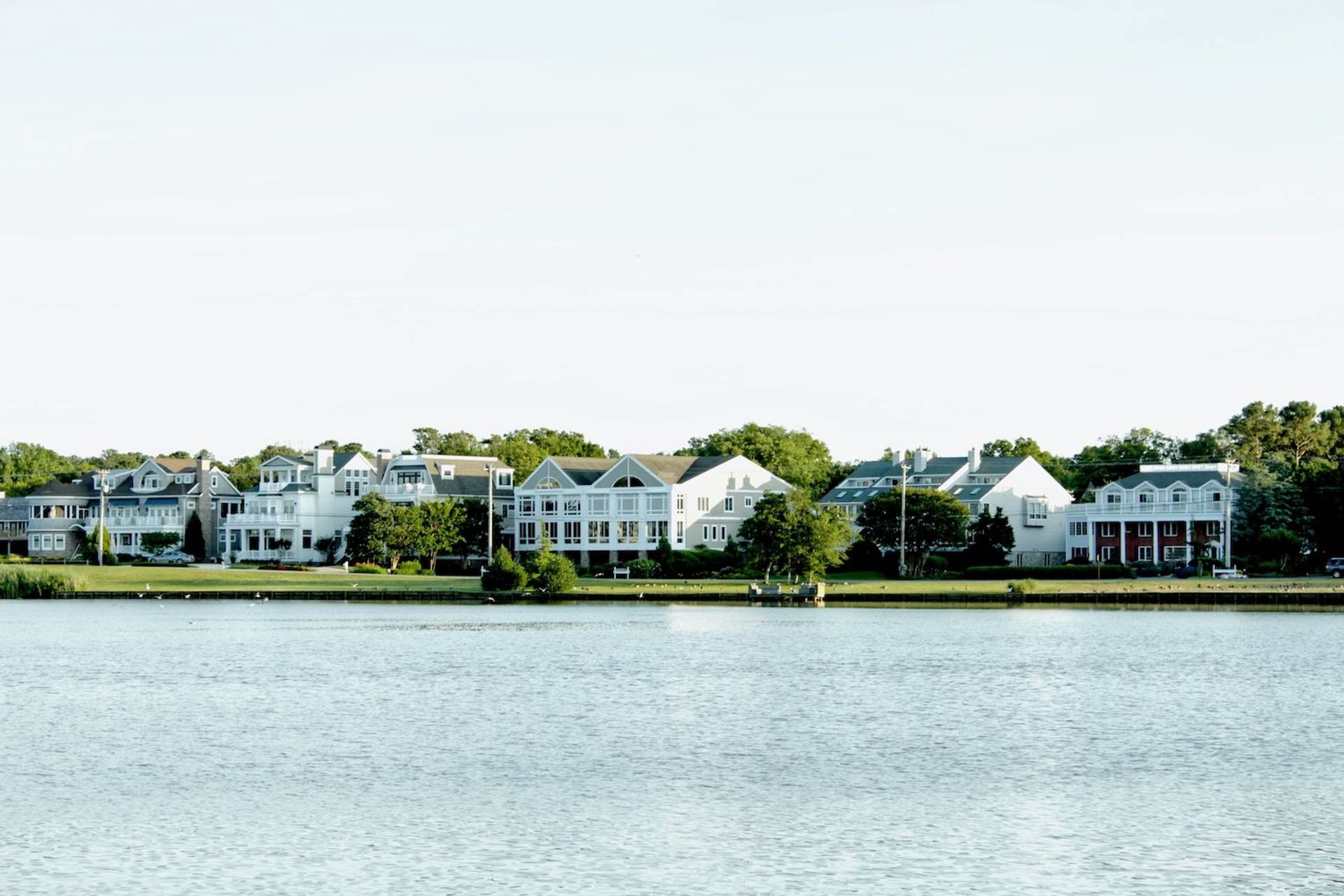A row of white waterfront houses to represent where to buy e-bikes in Delaware