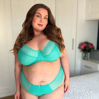 Flirtelle Viola Geo Balcony Bra Bright Teal as worn by @lauren_frances__