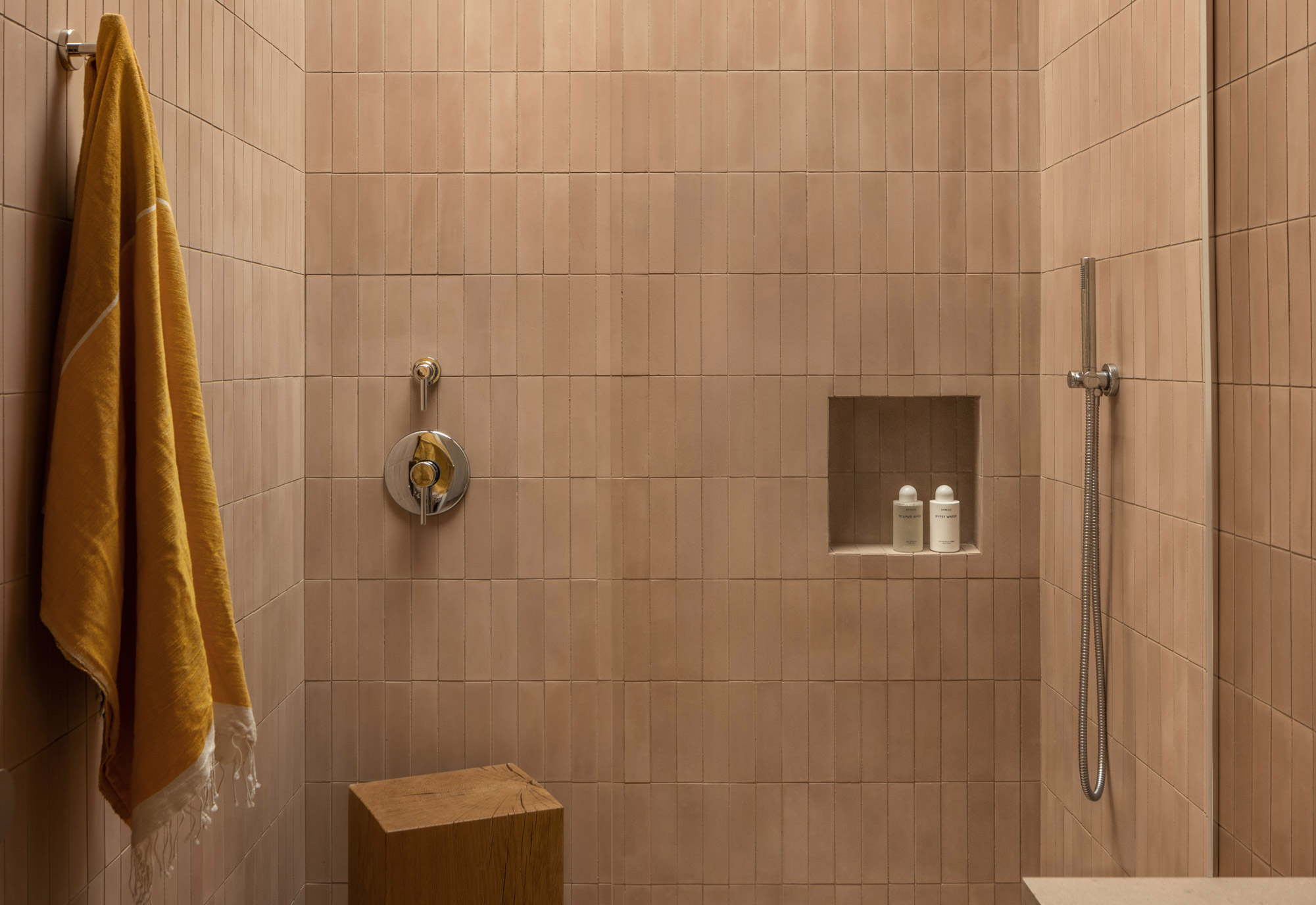 Currents Aubergine + Tyrian 8x8 – Zia Tile