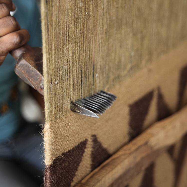 Weaving-on-Handlooms_1_750x750.jpg