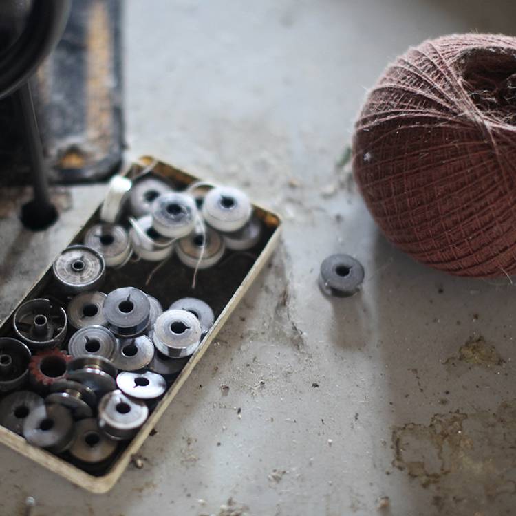Weaving-on-Handlooms_3_750x750.jpg