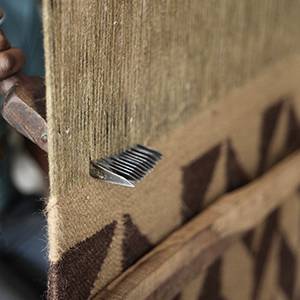 Weaving-on-handlooms300x300.jpg