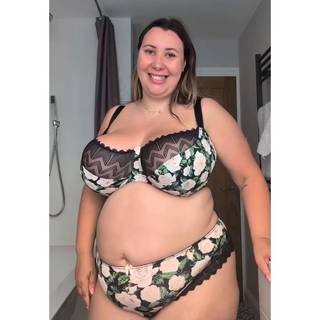Curvy Kate Wild One Balcony Bra Floral Print as worn by @suffolksupmum