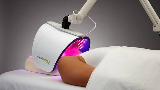 Women enjoying the ELITE treatment on her face in the Wrinkles mode.