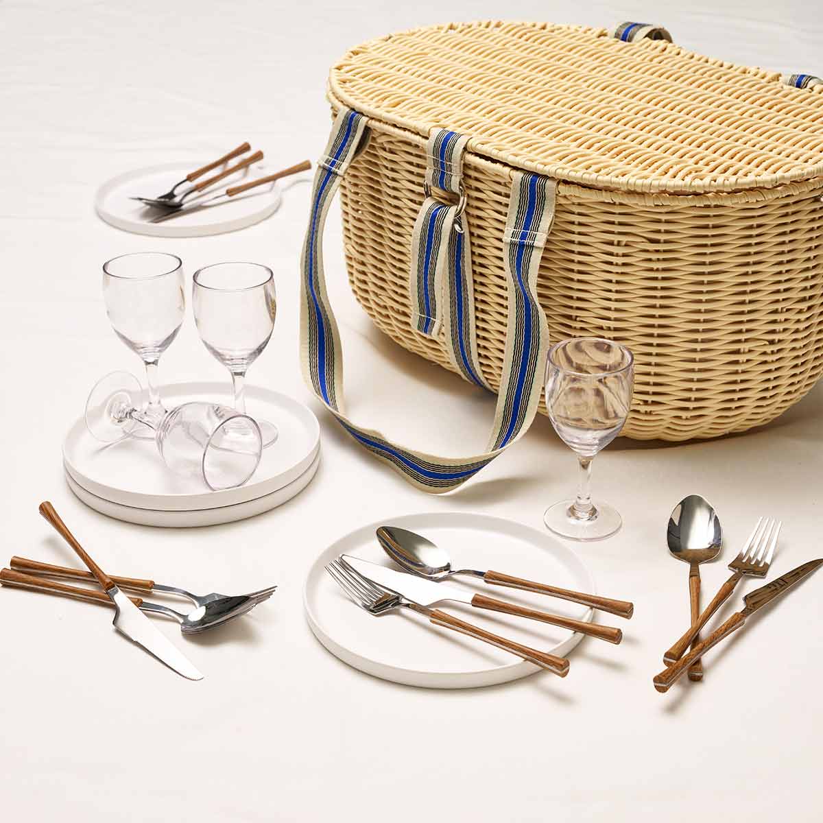 Picnic Baskets <br> & Accessories