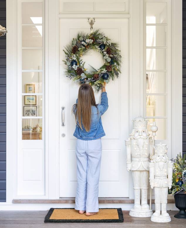 Artificial Poinsettia Posy (White)