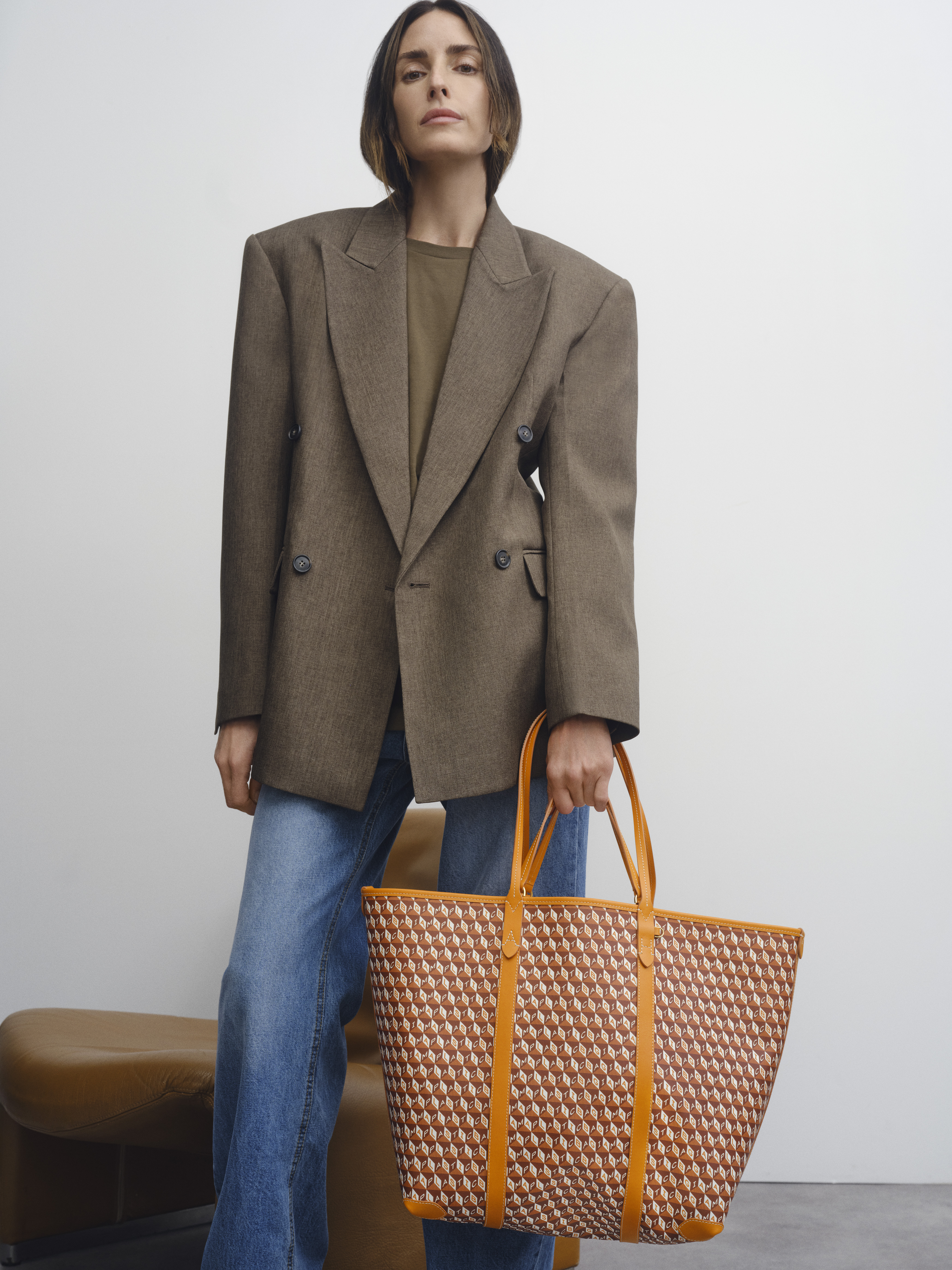 ニーソン｜アニヤ・ハインドマーチ | Anya Hindmarch JP