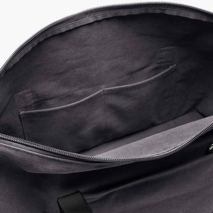 Easy Access Main Compartment: With a zipper opening, the main compartment is made for easy packing and unpacking.