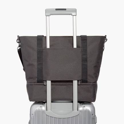 Easy Access Main Compartment: With a U-shaped zipper opening, the main compartment is made for easy packing and unpacking.