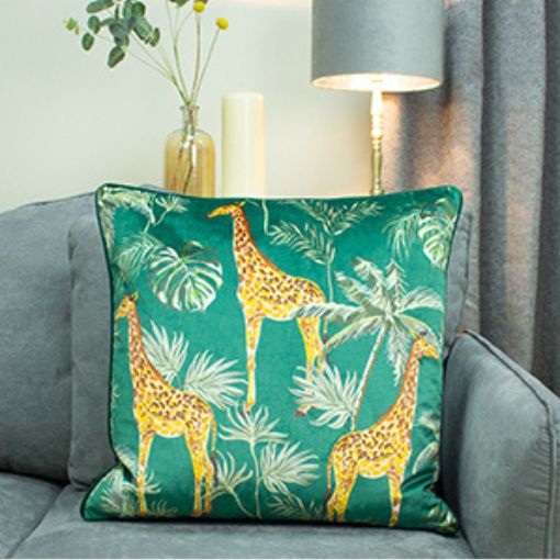 giraffe. Animal Cushions