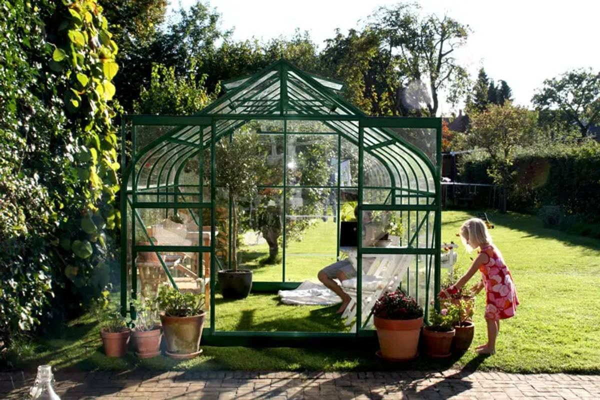 Supreme Greenhouse with safety glass