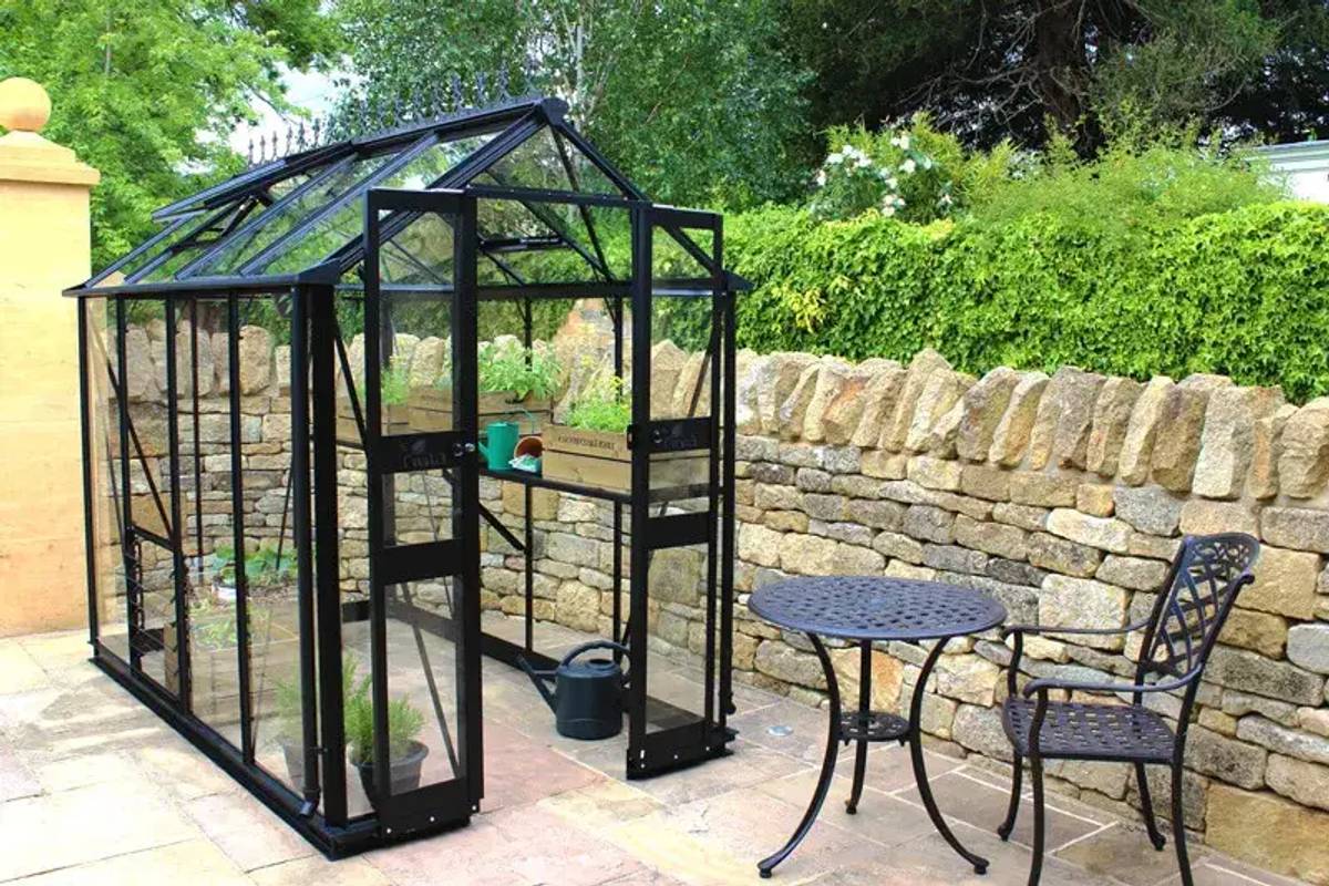 Birdlip greenhouse in black