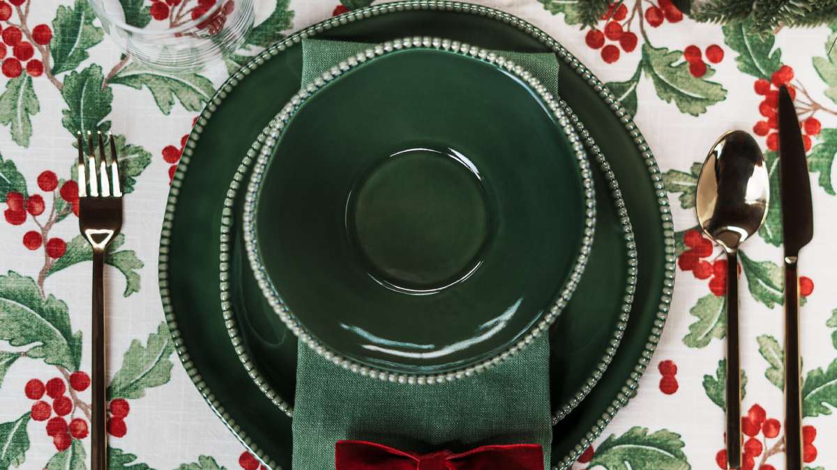 Christmas Themed Dinner & Servingware
