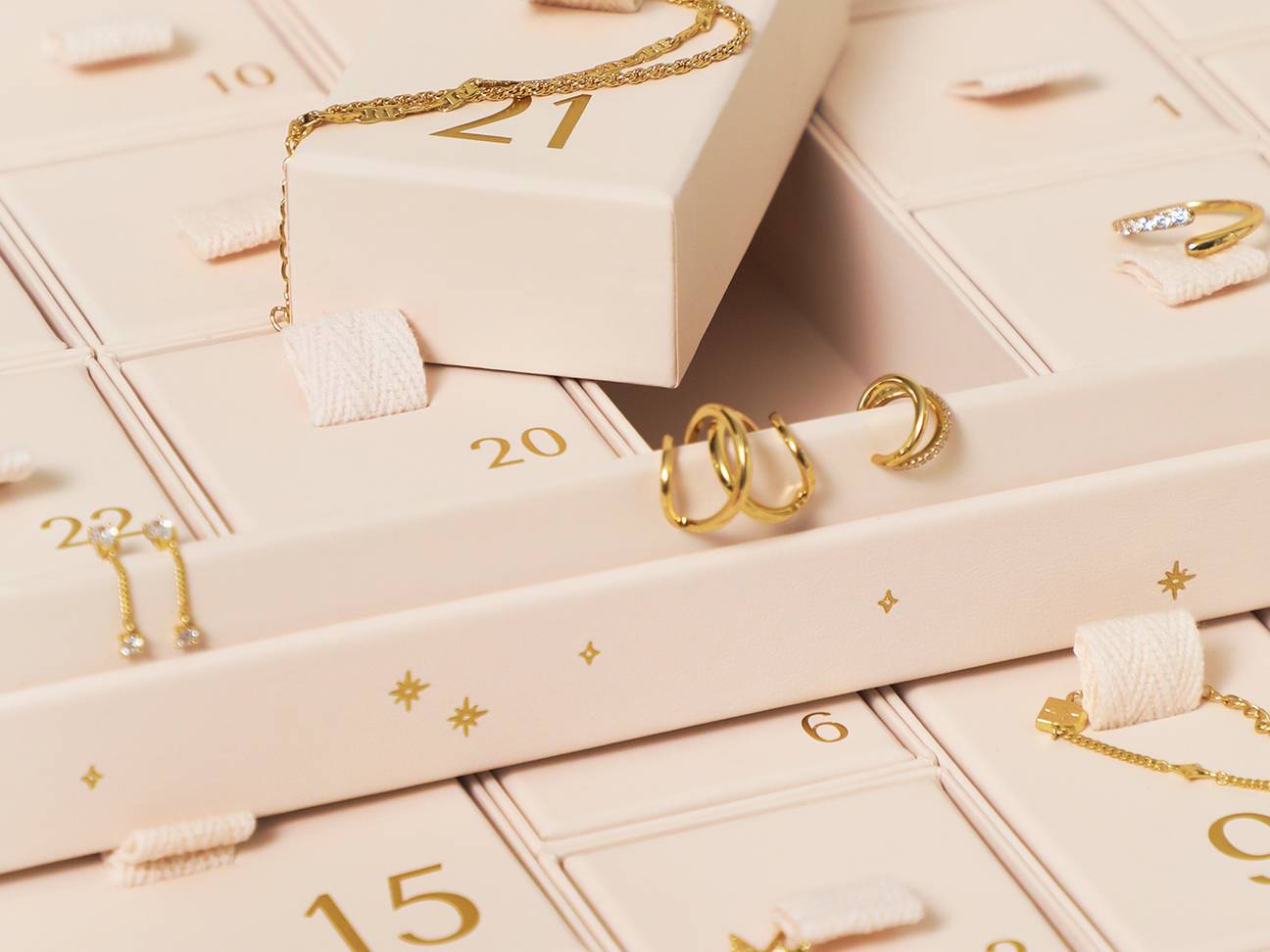 2022 Advent Calendars Astrid & Miyu Gold & Silver Jewellery
