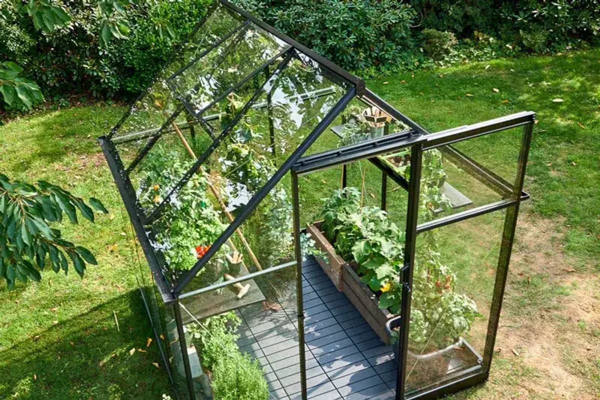Qube greenhouse