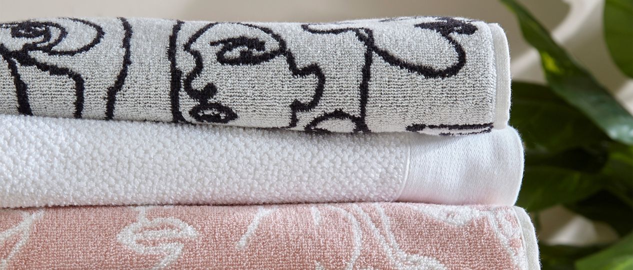 White bathroom hand online towels