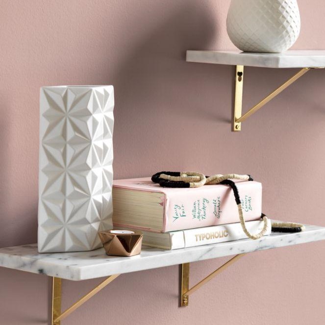 SHELVES & WALL HOOKS
