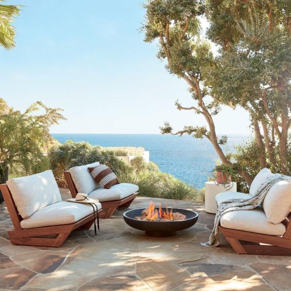 OUTDOOR LOUNGE CHAIRS & CHAISES