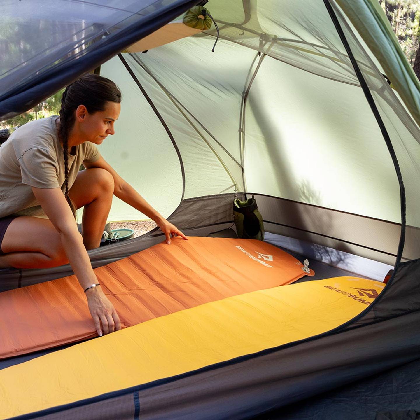 SELF INFLATING MATS