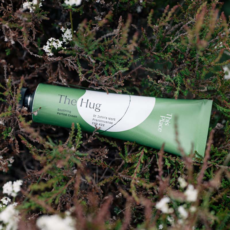 CBD Creme gegen Regelschmerzen von This Place.