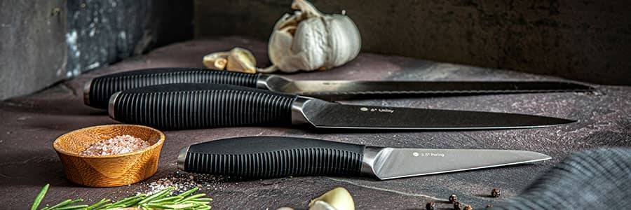 A set of Circulon knives with black handles