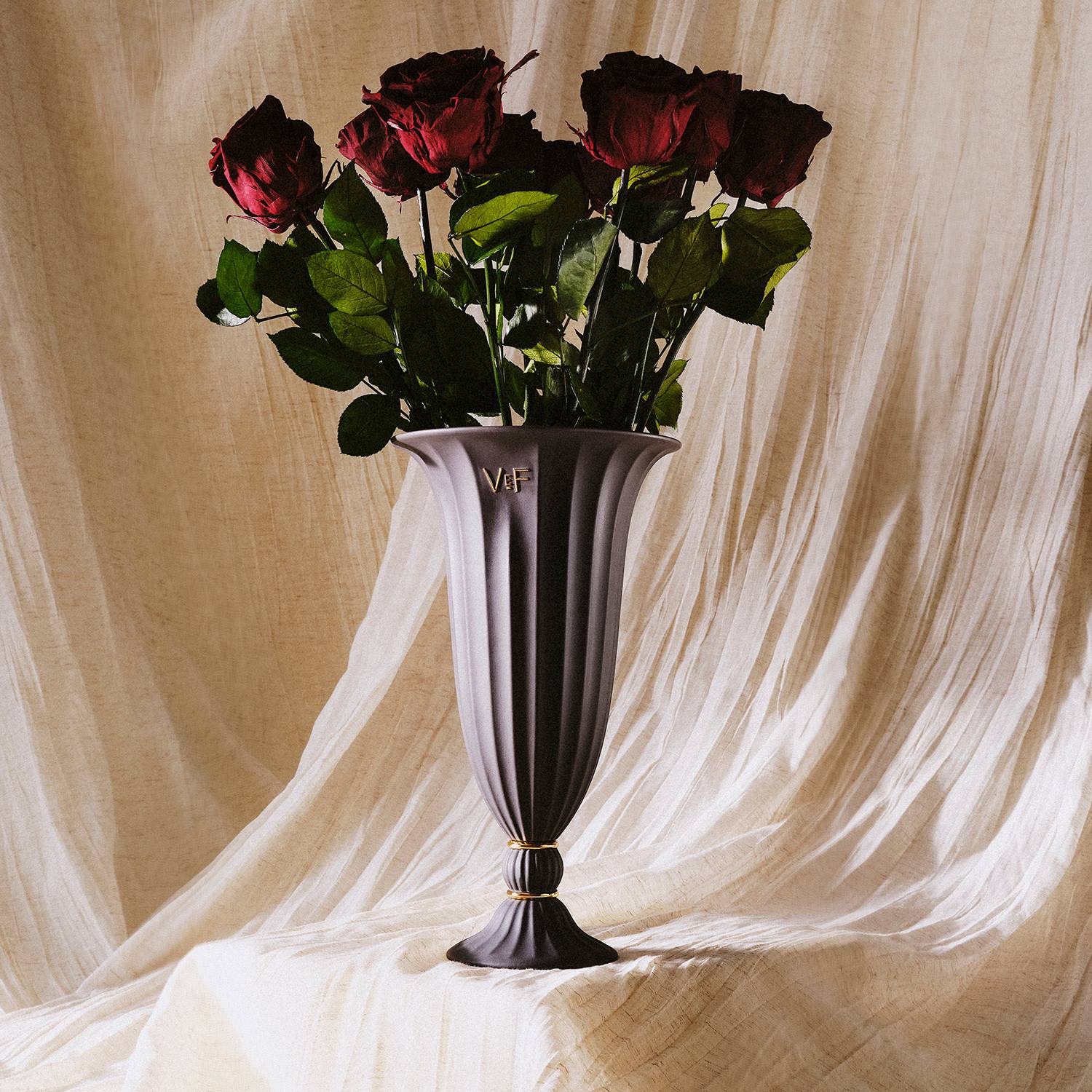 Duo of VASES in Vintage black milk glass, Pink flowers décor, retro chic Duo of VASES in Vintage black milk glass, Pink flowers décor, retro chic