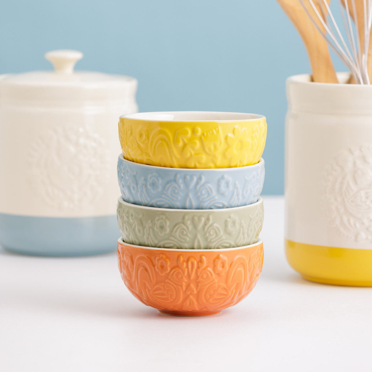 Iconic Mixing Bowls & Bakeware