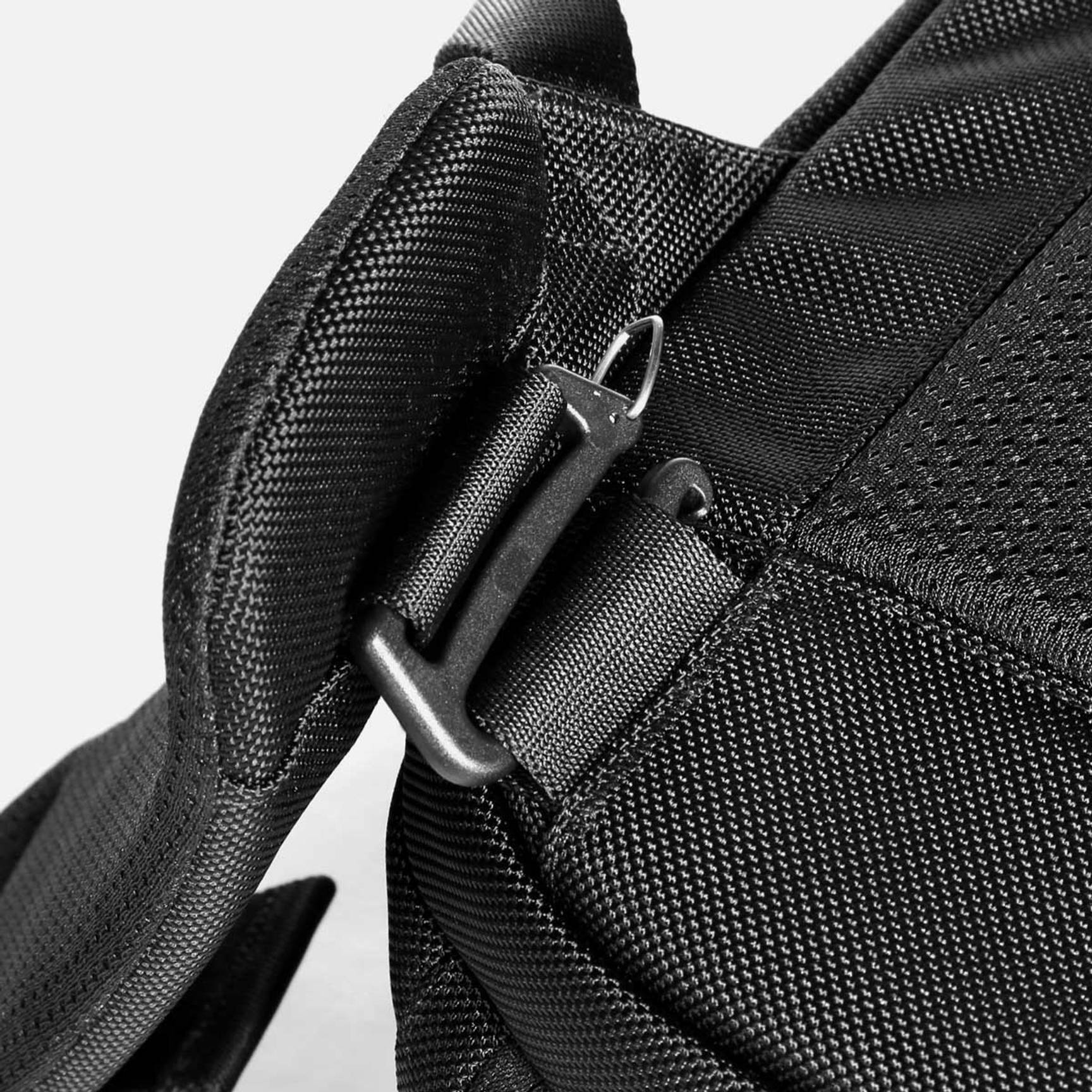 best travel backpack hip belt Removable & Adjustable with Gear Loop & Pocket with Hardline, Small by Hyperlite Mountain Gear Hip Belt X How to Position and Adjust