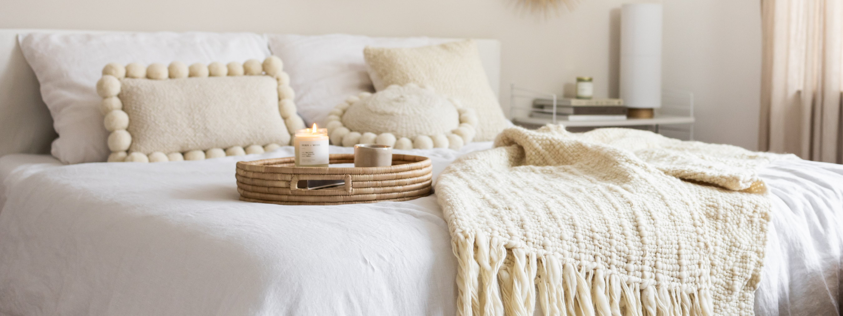 A high-quality woollen blanket in the bedroom makes you feel cozy. - By Native