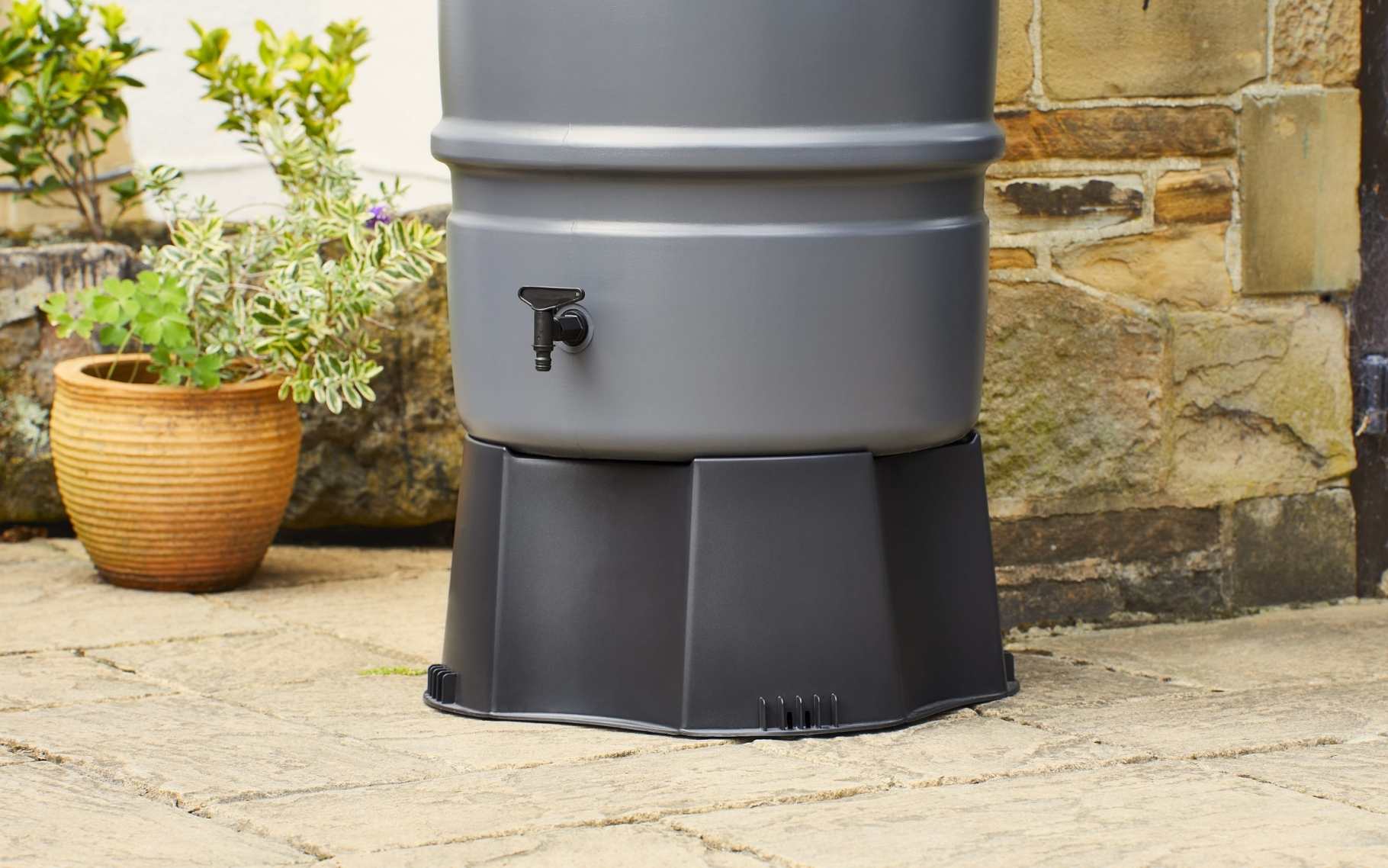 Harcostar 3-Part Stand in situ  Harcostar Water Butts