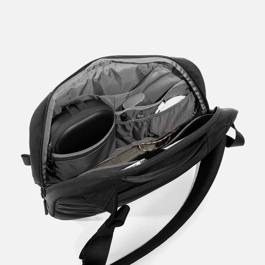 Aer Travel Sling 2 Black - Main Compartment