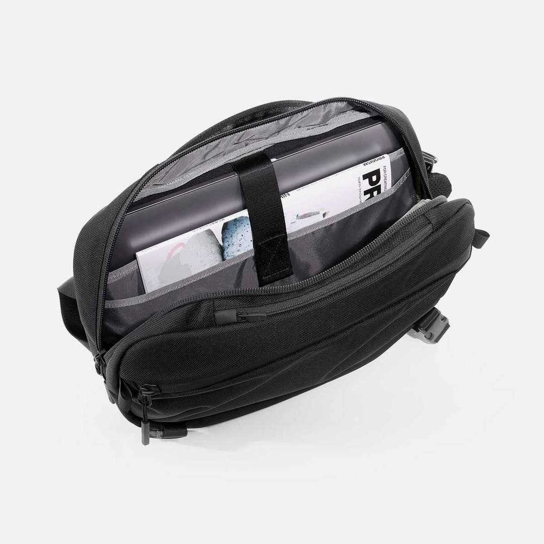 Aer Travel Sling 2 Black - Notebook Pocket