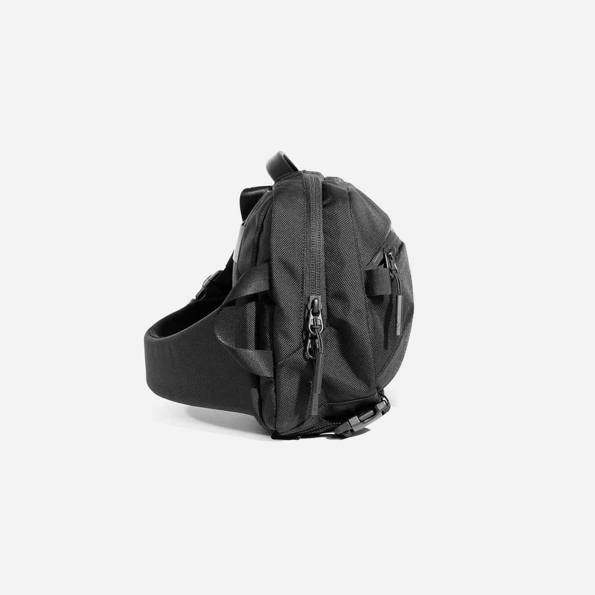 Aer City Sling 2 Bag – MoMA Design Store