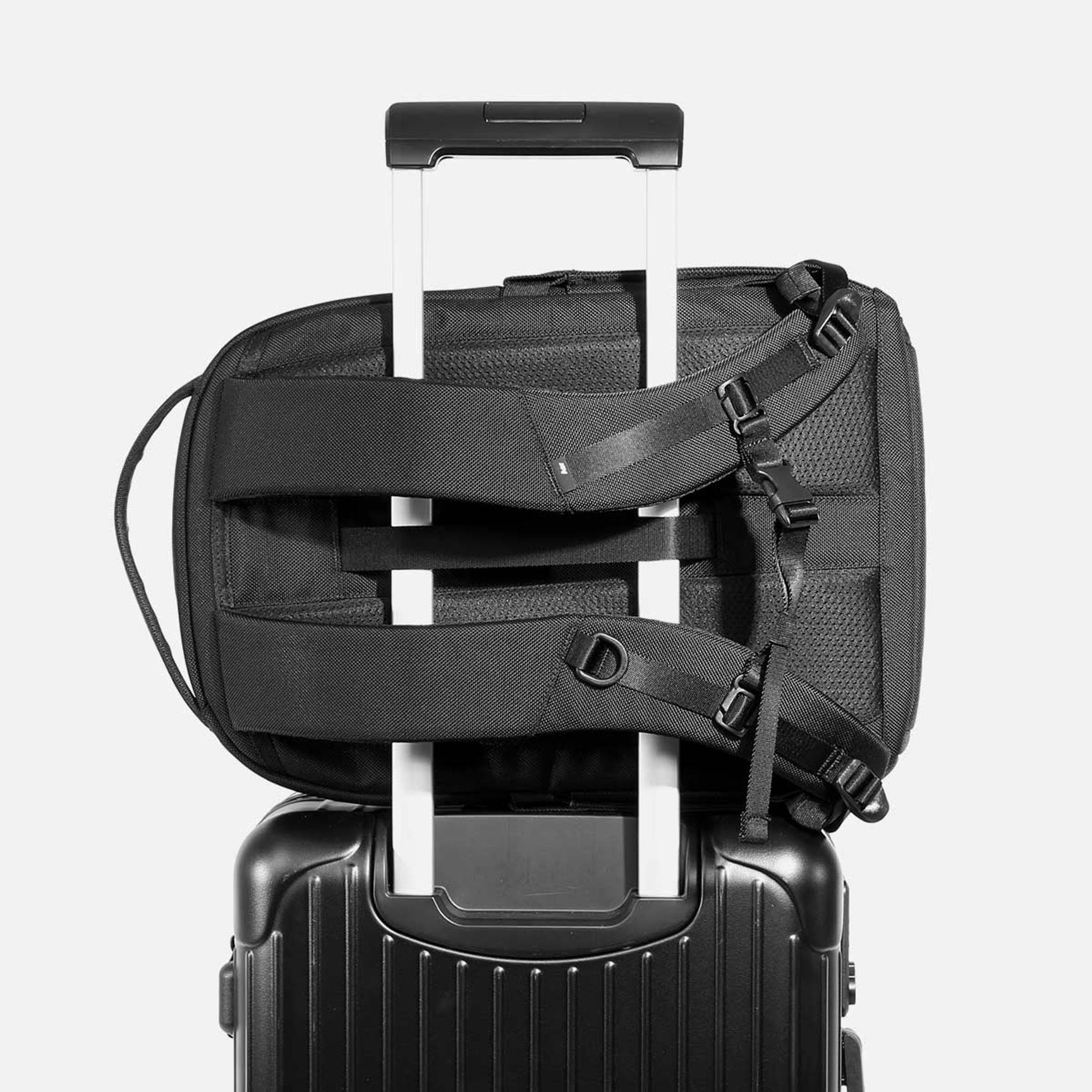 https://cld.accentuate.io/39444980236384/1646197237903/AER11012_fitpack3_black_luggage.jpg?v=0&options=w_1728