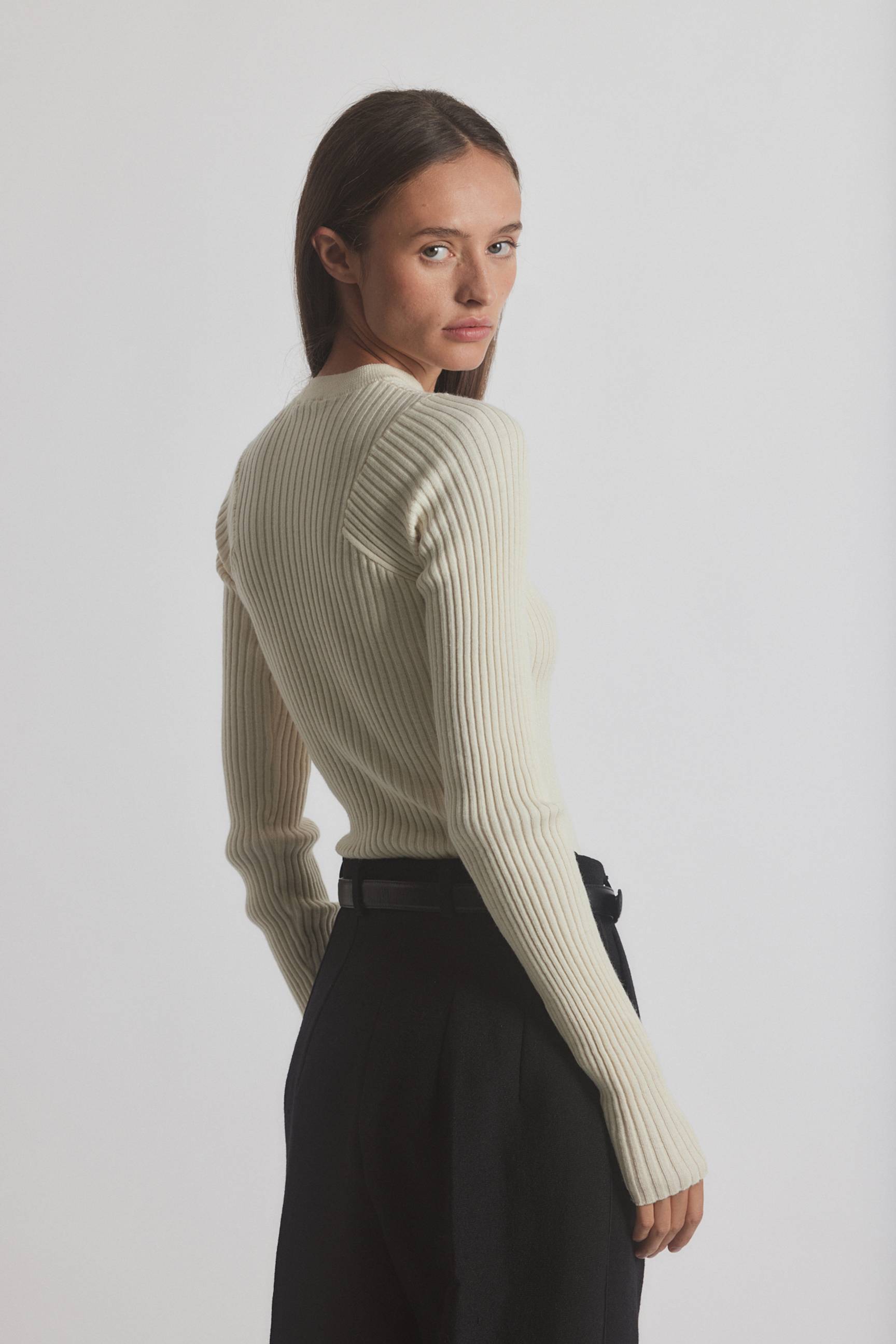 René | Sweater 01 | Janessa Leoné – Janessa Leone