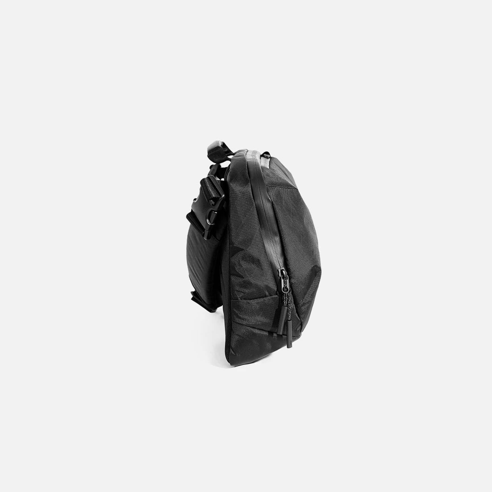 Tech Sling 3: the versatile tech sling bag The Tech Sling 3 is perfect for  quick trips to the workplace with just the essentials. We str