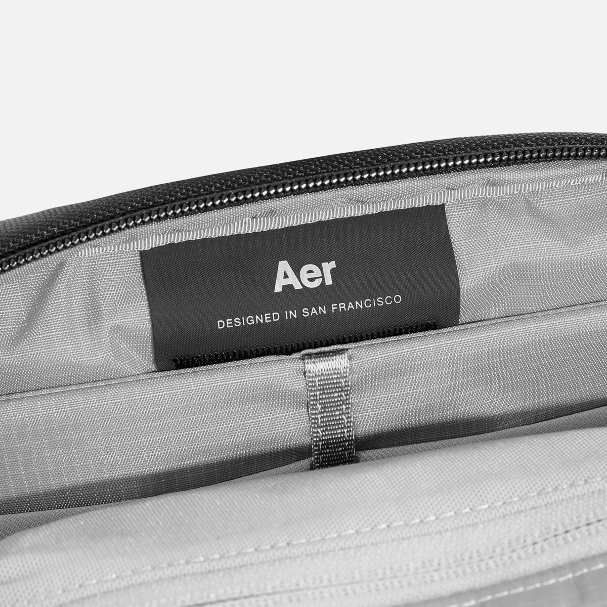 バッグ Aer Travel Sling 1 Travel Sling - Black — Aer | Modern gym bags, travel backpacks and