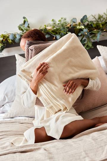 Harborview Herringbone Cream Blanket2