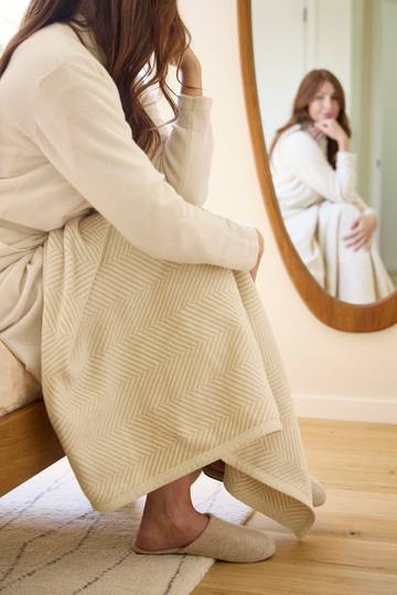 Harborview Herringbone Cream Blanket5