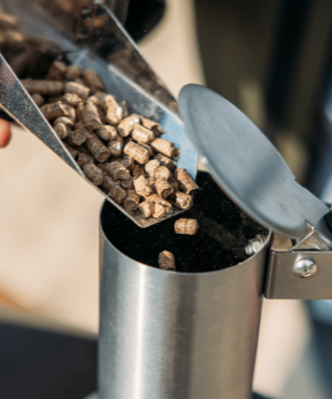 PELLET SCOOP & ADJUSTABLE CHIMNEY INCLUDED