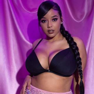 Curvy Kate Superplunge Multiway Padded Plunge Bra Black as worn by @yellow.jade