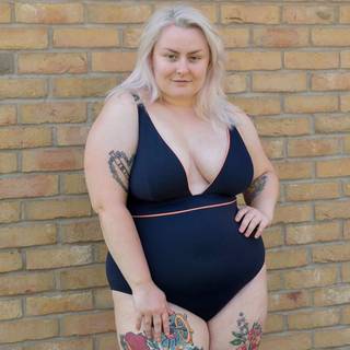Curvy Kate Poolside Non Wired Plunge Swimsuit Navy/Coral as worn by @kateshappinessjourney