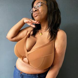 Curvy Kate Unwind Non-Wired Bralette Caramel as worn by @thecurvygirlloves