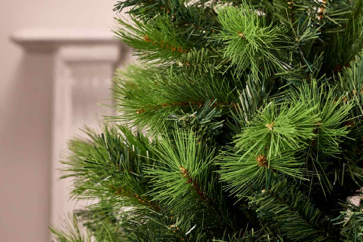 Trees, Wreaths & Garlands