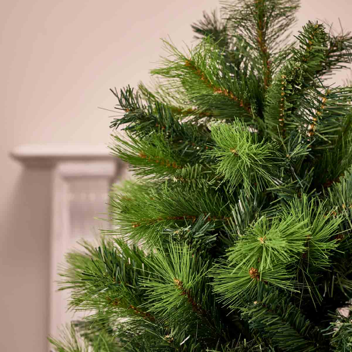 Trees, Wreaths<br>& Garlands