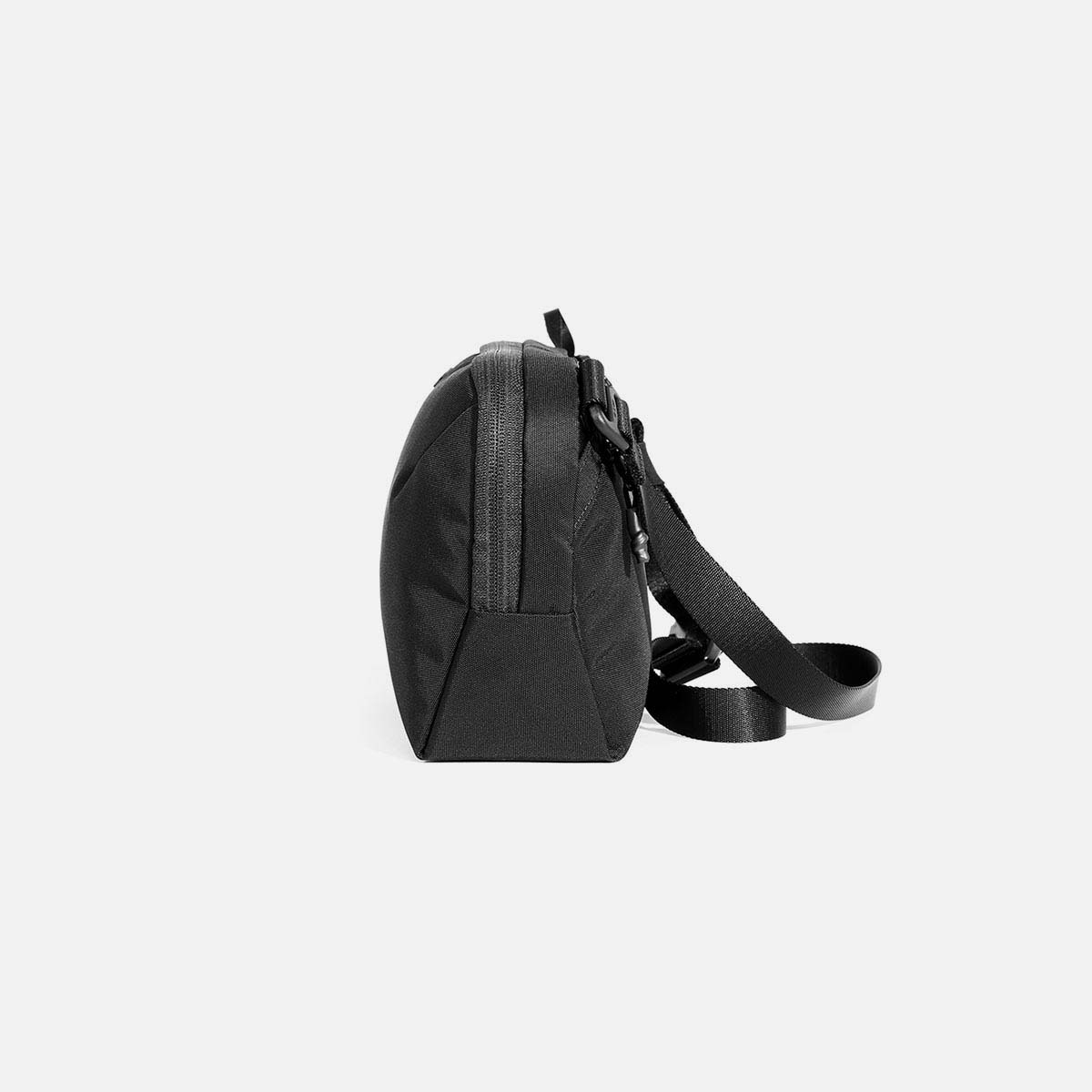 正規品 新品タグ付きAer Pro Sling エアー プロスリング ポーチ 黒 Aer（エアー） Aer Pro Sling ショルダーバッグ スリングバッグ メンズ